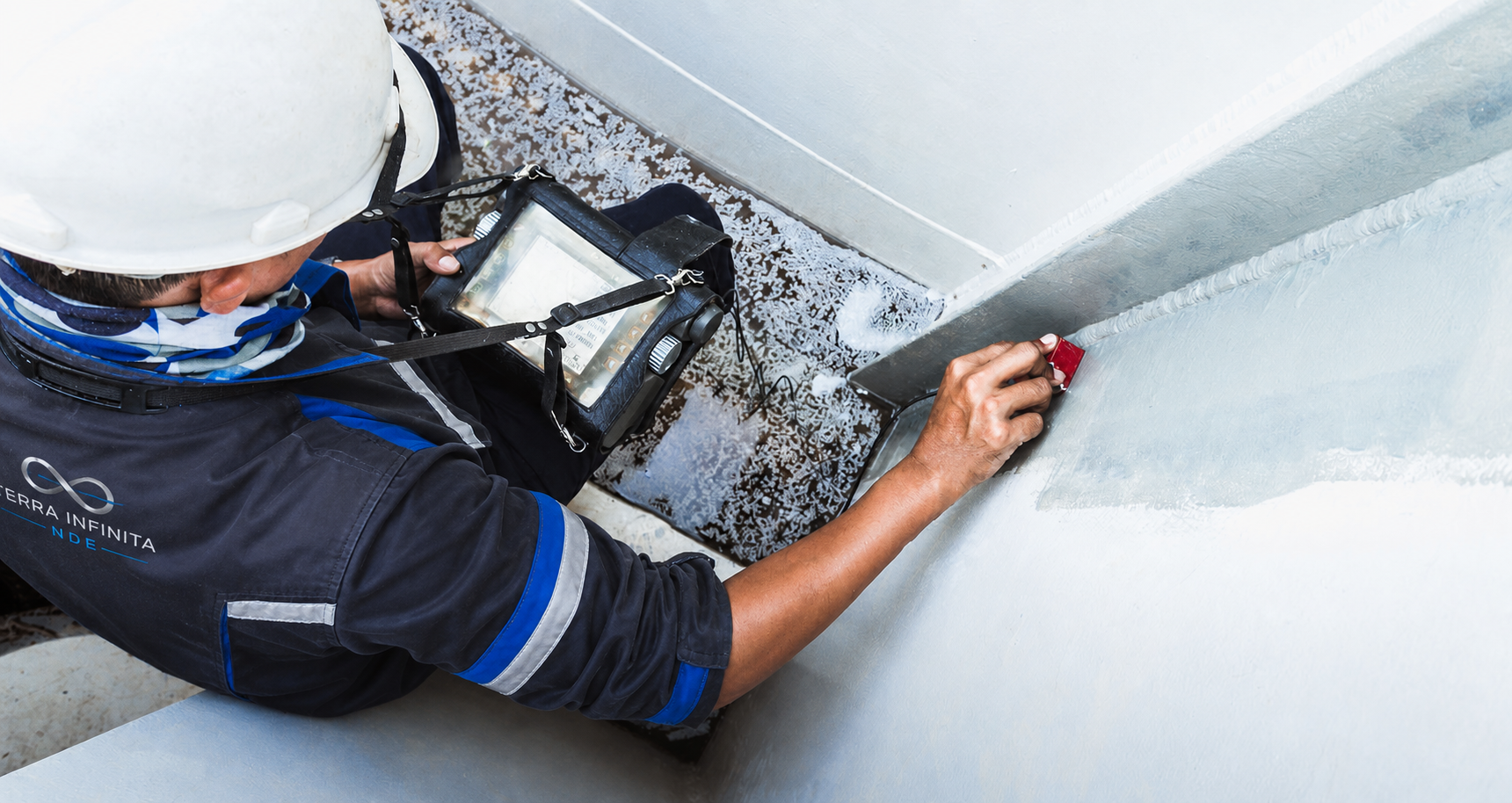 TerraInfinita technician carrying out ultrasonic inspection on a welded joint